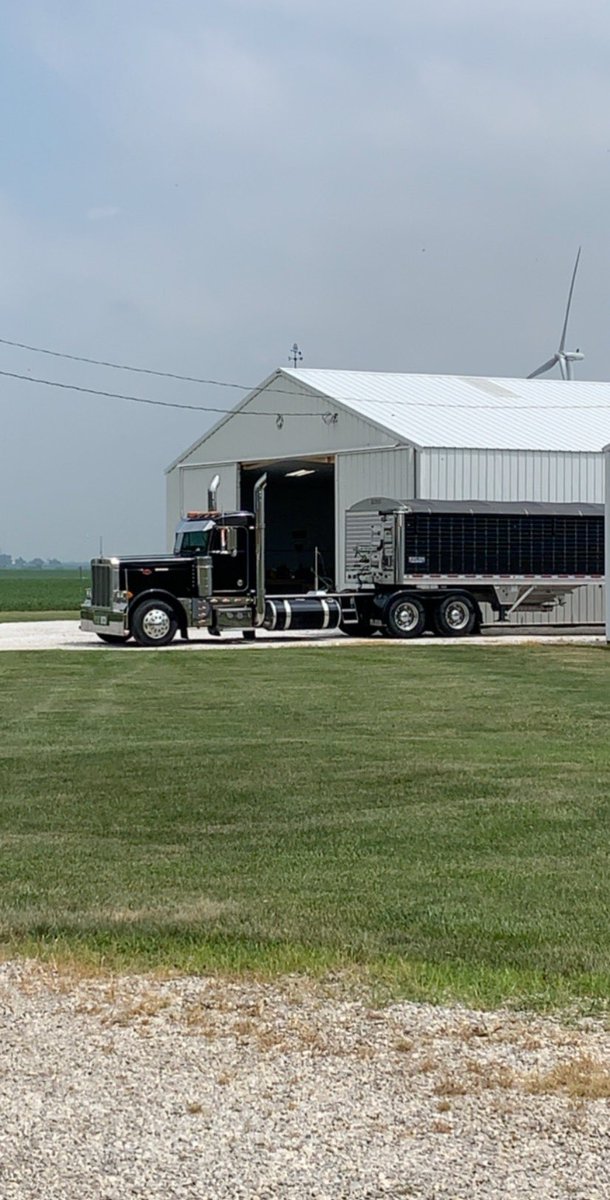 CF_Enterprises's tweet photo. ****FOR SALE****
2003 Peterbilt 379 exhd. 500hp Detroit Series 60. 10spd. 265” wheelbase. Always shedded. Well taken care of. Dm for more info. Great truck. Owned since ‘09. Just thinking about updating, don’t have to sell. Asking $65k https://t.co/mWS4ATJT7F