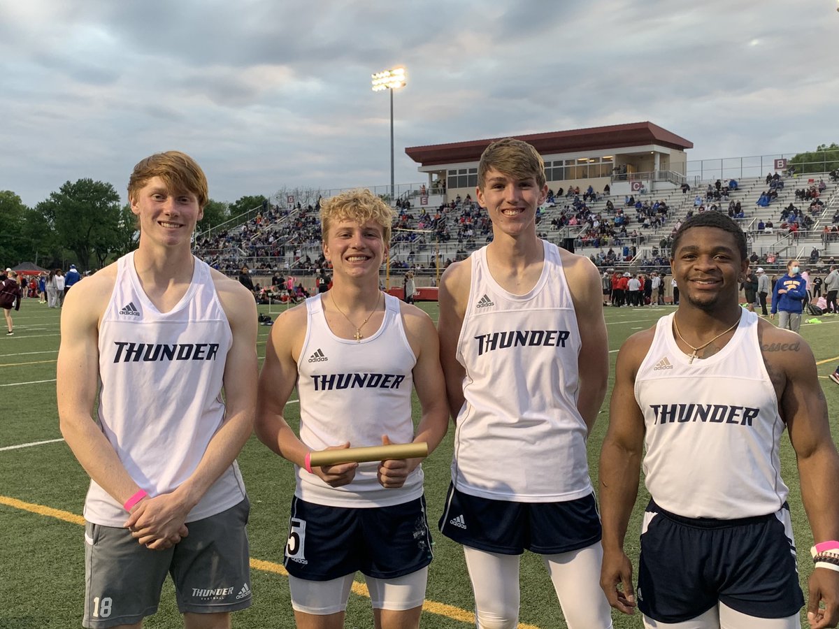 sjathundertrack's tweet photo. New school record!!! Congratulations 4x100m Relay for your smoking fast time of 43.25. ⁦@GossmanJack⁩ ⁦@LajamesW⁩ @Josh_Kirby_
And John Niesen!!! Go Thunder! https://t.co/8uMThdyzja