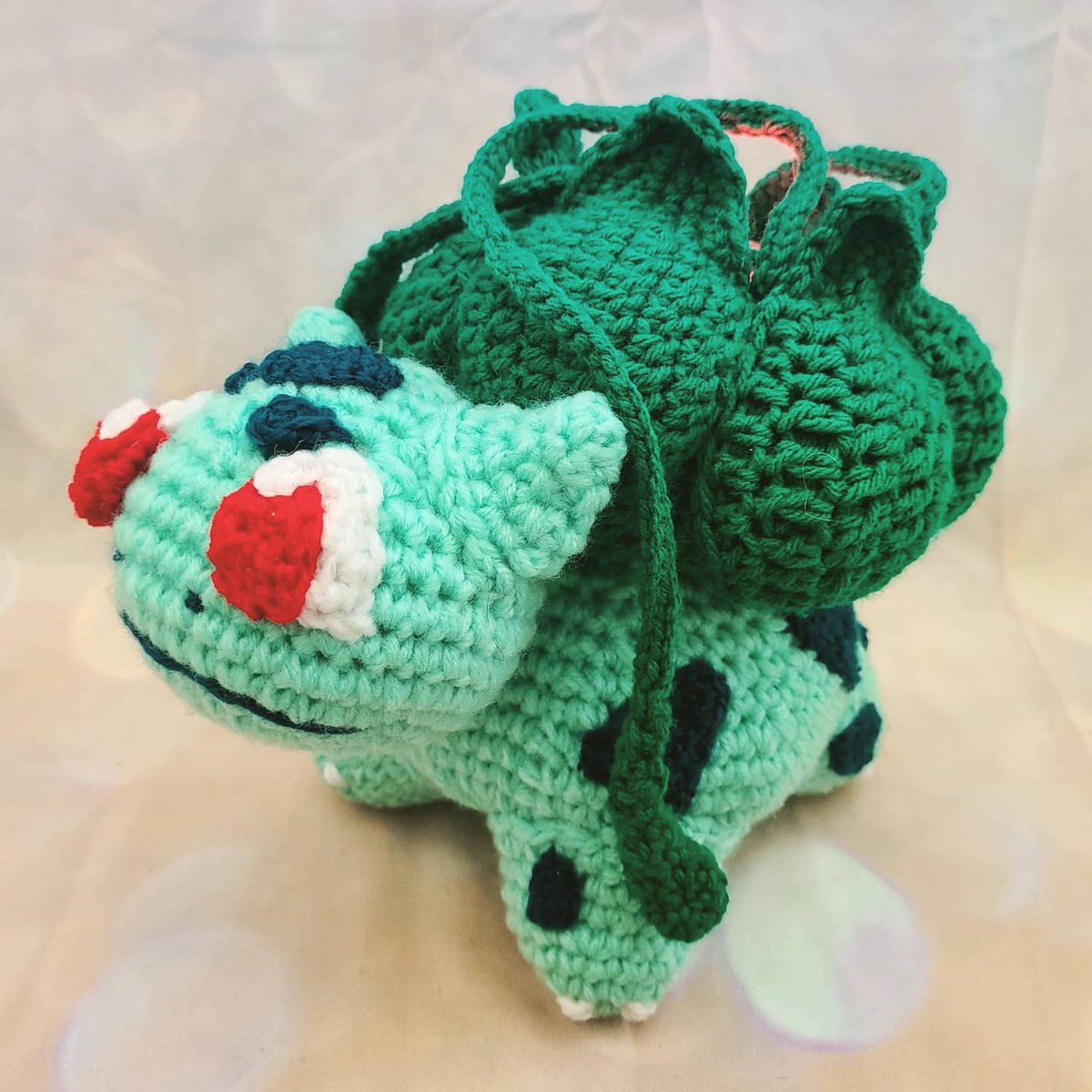 KnotPossibleCos's tweet photo. Behold my bulbasaur nightlight design!!!! #pokemon #bulbasaur #crochet #cute #fibreart #fibreartist #maker #designer #handmade #nerd #yarn #knotpossible https://t.co/tiAemROUji