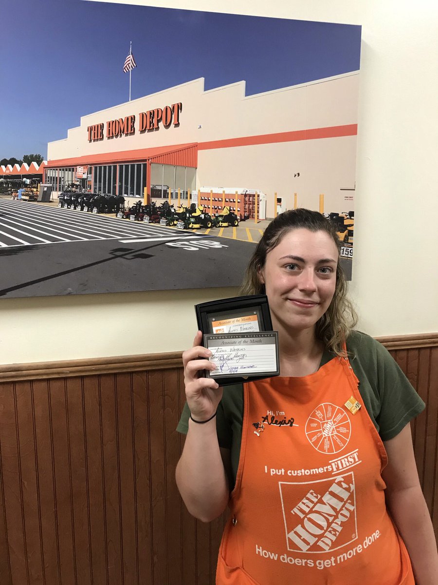 Congrats to Alexis Watkins for earning and being named Cashier of the Month! Great job Alexis! <a href="/1sherredavis/">Sherre Davis-Hood</a> <a href="/DANI_C_CLARKE/">Dani Clarke Ultiverse⚡️🐑</a> #peopleFIRST #TeamJasper