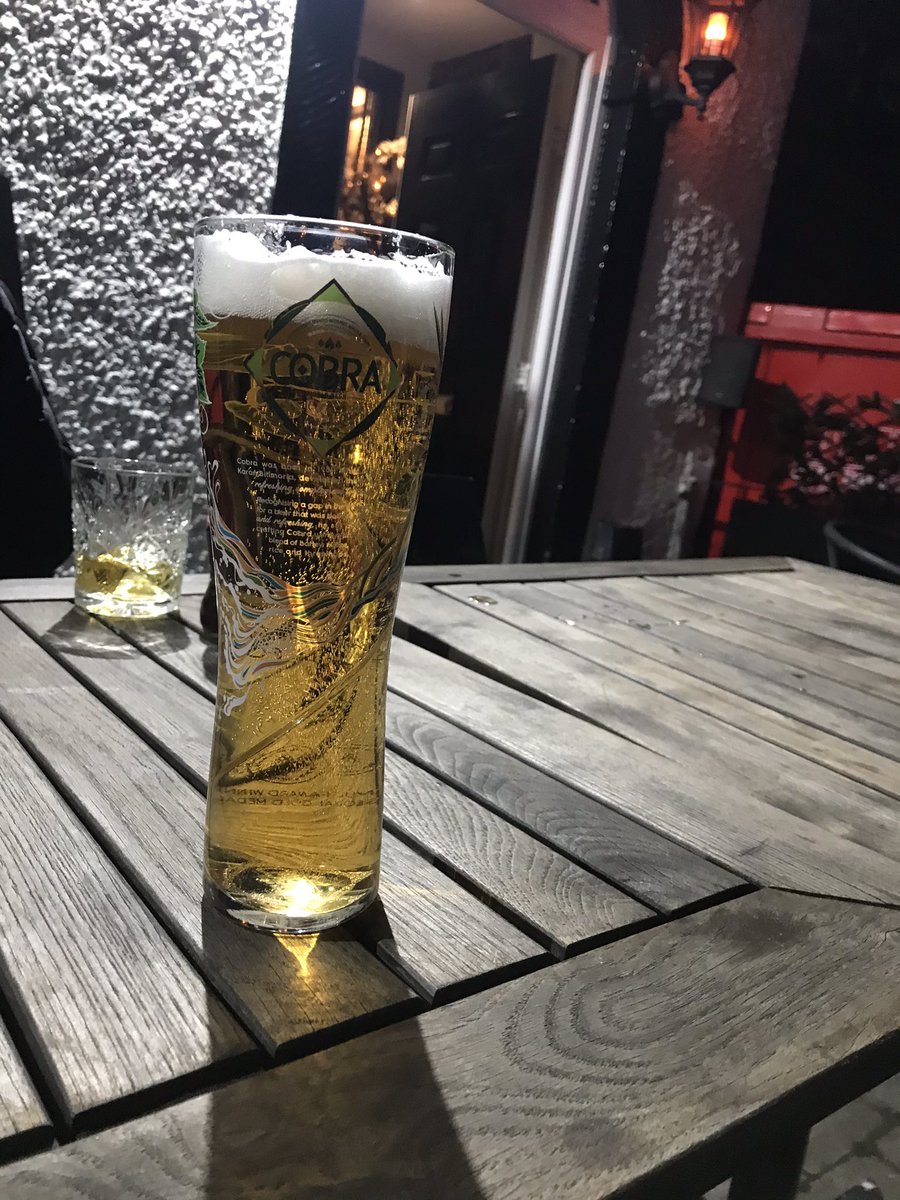donnomusic's tweet photo. Don’t forget to have fun people it’s Friday boii #havingapint #fridayvibes https://t.co/KfzlU2hVmq