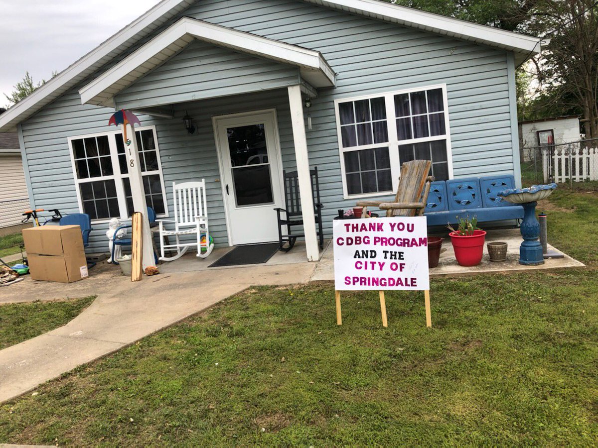 Springdale_Plan's tweet photo. 1/2
Shout out to the CDBG guys for the great work they’ve been doing for the people of the Springdale! Their efforts haven’t gone unnoticed, as one of their clients has gone so far as to make a sign and cookies to show their appreciation! The cookies were amazing!

🌳🍪🏡🌳 https://t.co/NEGV6HUNvC