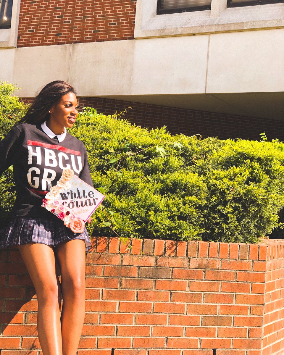 _TheAnaiahlator's tweet image. What’s that saying? 2 degrees hotter? 😌🎓 Yes, it’s me. Your local MSW ready to save the world  #MASTEREDit #1moreday 

📸 : yours truly