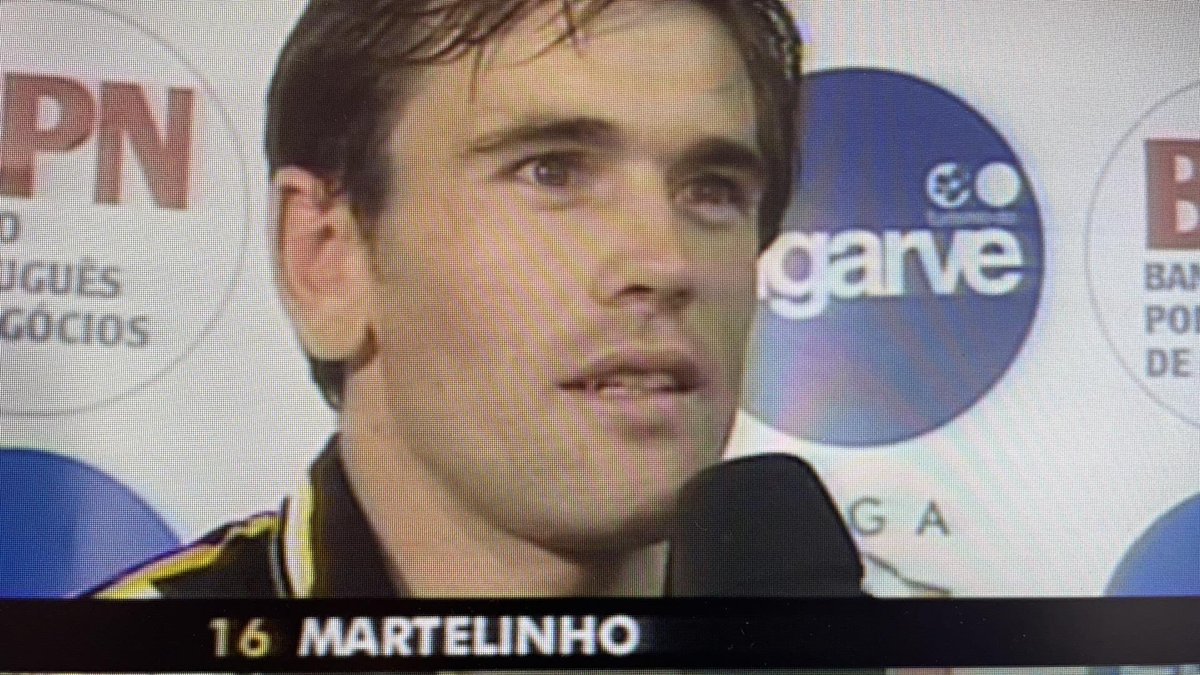 ALudopedio's tweet photo. GEL, episódio 250

martelinho é um dos heróis do campeão boavista 2000-01 como autor dos golos solitários vs porto e sporting

apanhámo-lo na suíça e foi um fartote a conversa sobre o autocarro do boavista, o golo a schmeichel e os livres de sánchez

é ver amanhã às 1400 na rtp3 https://t.co/JsTtxrX6LO