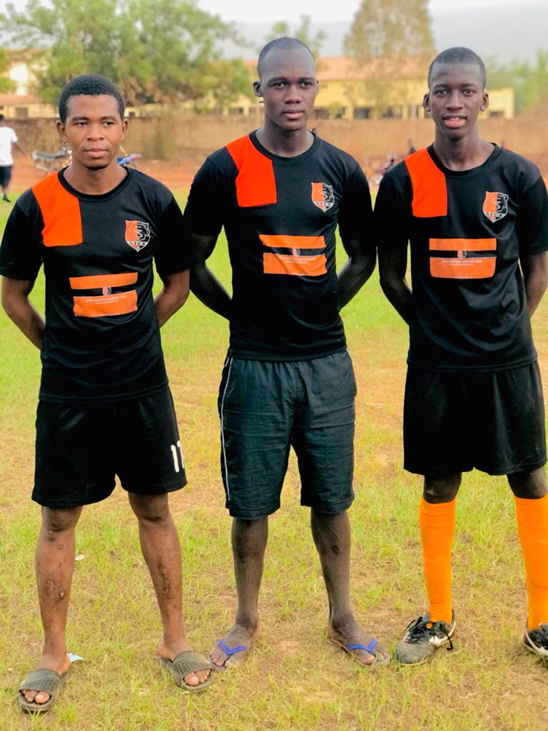 sybafootkayes's tweet photo. #Syba_Actu
En 4 matches de la Coupe du Mali 🇲🇱
#Souleymane_Samaké 
⚽️ 6 buts
🎯 2 passes décisives
#Aboubacar_Koumaré
⚽️ 4 buts
🎯 2 passes décisives
#Famougouri_Doumbia 
⚽️ 4 buts
🎯 4 passes décisives
Ce trio a désormais un nom << @SAF>>
#AllezSyba 
#ToutDonner 🟠⚫💪🏿 https://t.co/6Oytyk2SM0