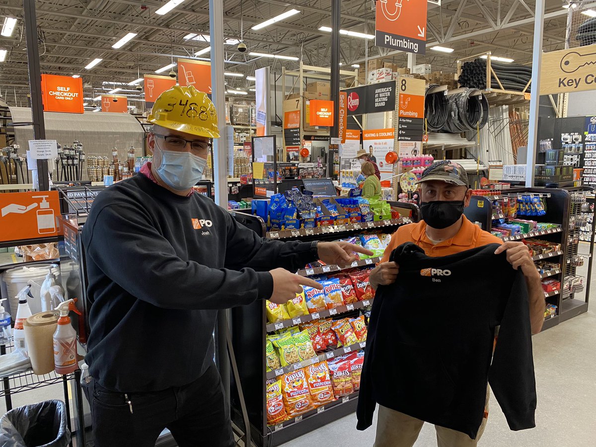 JoshSirois5's tweet photo. #HOMERHELMET TIME! We know Pro at @THD_3488 !!! Congrats on another HIGH FIVE year #NEPro @stevenlongmoor1 @CaffreyDamien @Phil_Correia custom sweatshirts for our dream team! https://t.co/dtH3MieEKN