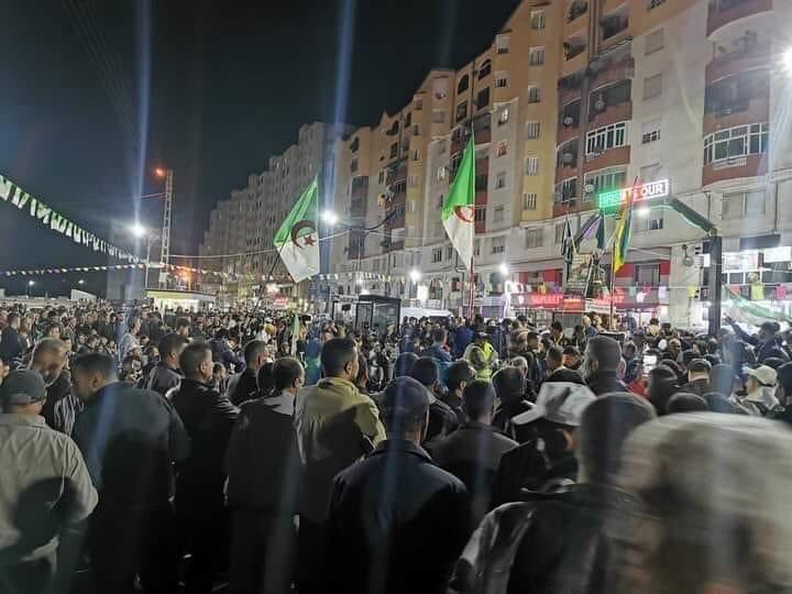 UealDz's tweet photo. خراطة الان 🇩🇿✊
#الحرية_لمعتقلي_الرأي #hirak #Algerie #UEAL https://t.co/0XL07VuDBx