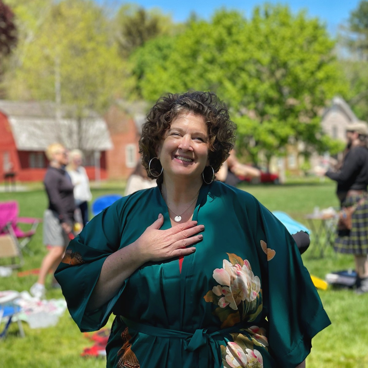 mirandacreative's tweet image. We're going back to FUN-damentals with team lunch on the green! This is the first time we have gathered since August for an afternoon of laughter and lawn games.  ♥️✨

#MirandaCreative #Made2Create #community #communitylove #MCMojo #CreativeCommunity