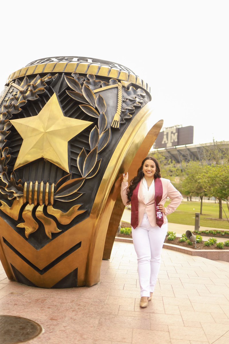 flexsizzle's tweet image. “I know you workin’ day and night to get a college degree”

I couldn’t have done this without the love and support from my family, friends, and guardian angel🦋

May 15th, I will be graduating from THE Texas A&amp;amp;M University 👩🏽‍🎓

DEGREE ME PLEASE🎓