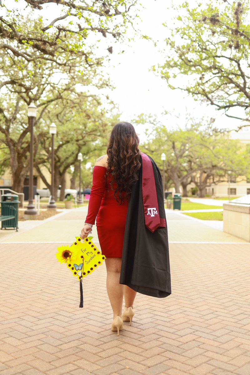 flexsizzle's tweet image. “I know you workin’ day and night to get a college degree”

I couldn’t have done this without the love and support from my family, friends, and guardian angel🦋

May 15th, I will be graduating from THE Texas A&amp;amp;M University 👩🏽‍🎓

DEGREE ME PLEASE🎓