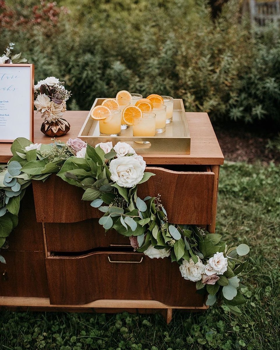 Cheers to the weekend!  #happyhour #cheers #raiseaglass #floralgarland #styled #meetmeatthebar #signaturecocktail #weddingstyle #vintage #midcentury #eucalyptus #quicksandroses #cafeaulaitdahlias #virginiaweddings #alexandriabride 
Planning: @kelleycannonevents | Photography: <a href="/pa/">PA Media</a>