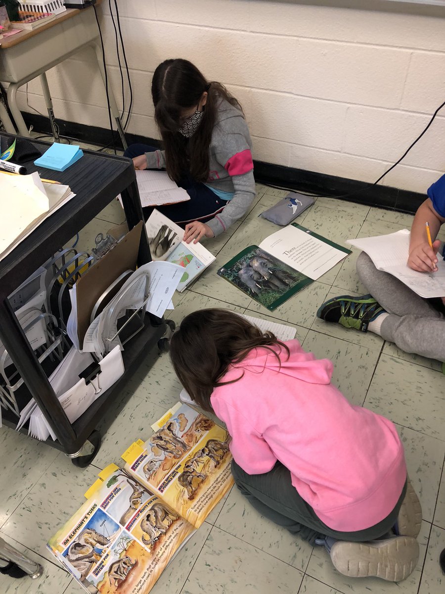 LRawlinDodge's tweet photo. Day 2 of research clubs! We developed our table of contents and started writing our chapters! @KRESLibrary @ajgerson https://t.co/juzKbIEiy7