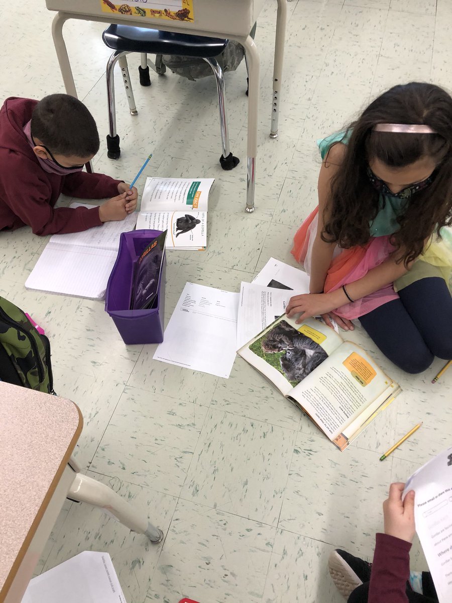 LRawlinDodge's tweet photo. Day 2 of research clubs! We developed our table of contents and started writing our chapters! @KRESLibrary @ajgerson https://t.co/juzKbIEiy7