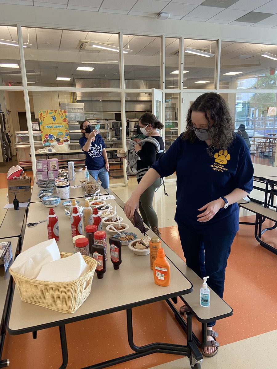 mehallb's tweet photo. Ice cream social to wrap up #TeacherAppreciationWeek @Powellelem https://t.co/zVbump9CXJ
