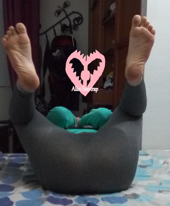 Sorry I have been a bit gone, hope you still want to lick my feet u///u and also it my ass if you want