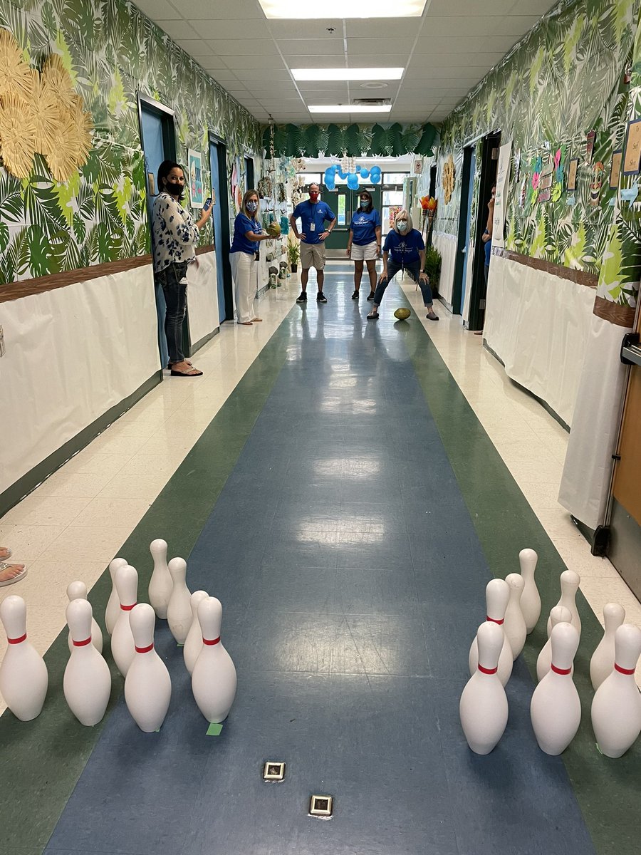 🎳 🥥 We did it! We won today’s team challenge!! Bowling with coconuts was quite fun 😂🤣😂 Thank you @binksforestpta @MichellaLevy & @MsKarenBerard for the fun & prizes of the day! @pbcsd @kathy_zangen @ClaudineCAshley @EpsteinCaroline @novavaz #TeacherAppreciationWeek