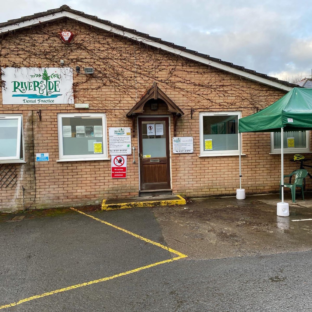 If you have a severe dental emergency this weekend please phone our on-call dentist Chris Preston (07811 317101) for advice.
NHS patients can also call 111.
Please leave us a voicemail on 01271 813721 if you have a non urgent query #dentist #braunton #dentalcare #northdevon