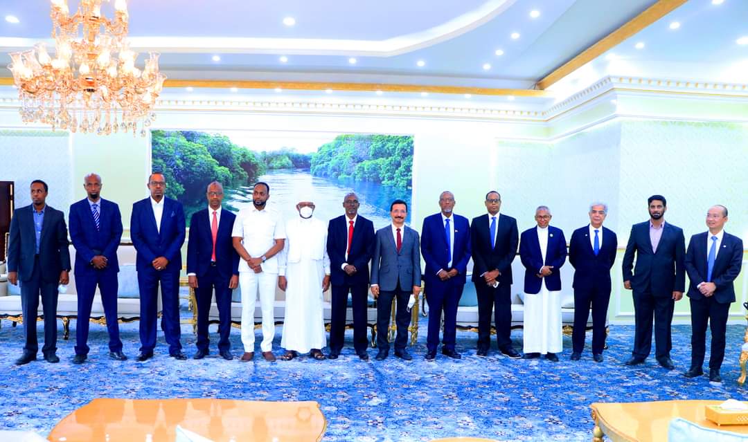 MubarakTaani's tweet photo. The President of the Republic of Somaliland received today a large delegation from DP World led by its chair, @ssulayem. Berbera Port development &amp; further expansion of its services to all Horn of Africa with a better, efficient road infrastructure were discussed. https://t.co/wN0QHaV9u5