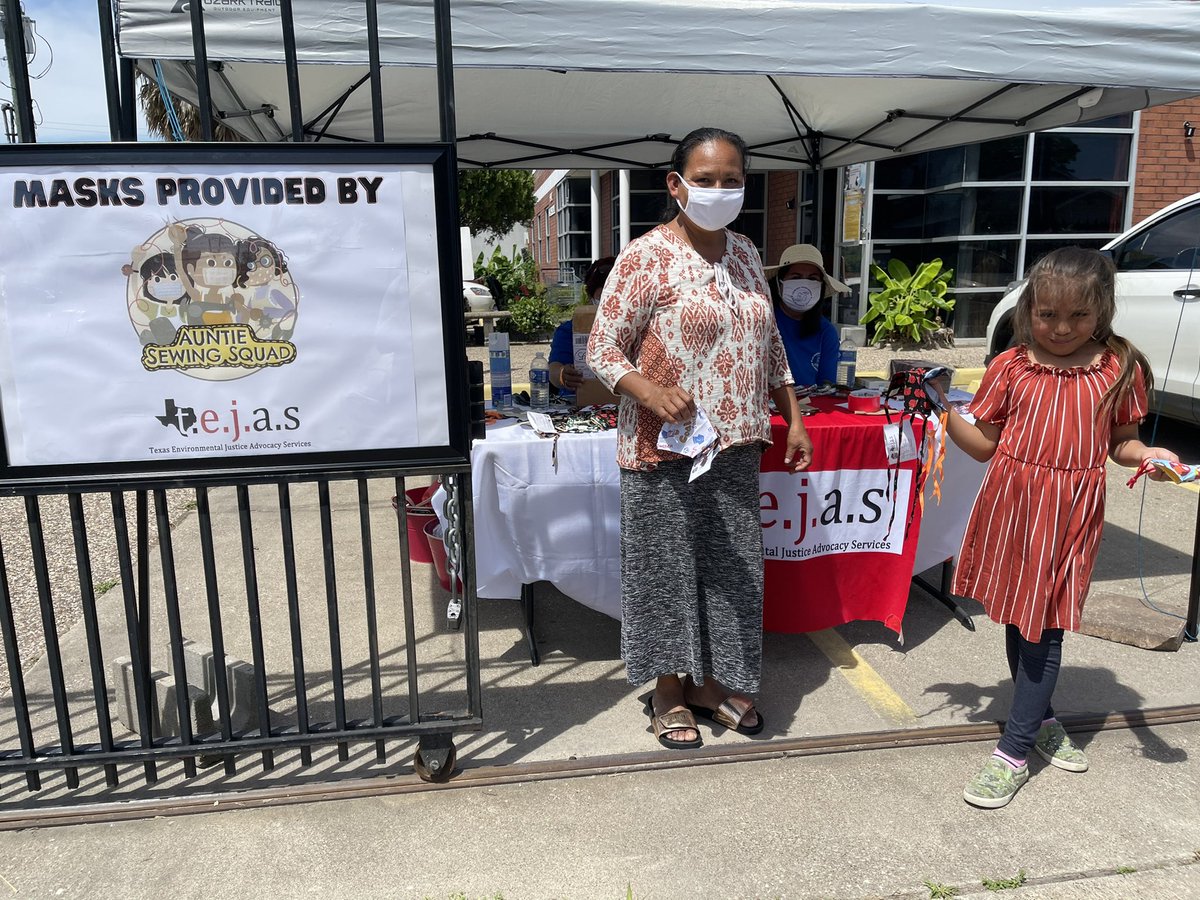 tejasbarrios's tweet image. 🧵English: We are proud recipients of Reusable Masks made by Auntie Sewing Squad. ❤️ The aunties volunteered their skills to provide free masks for our communities. Find us at the Immigrant Rally today distributing more. #maskuphou