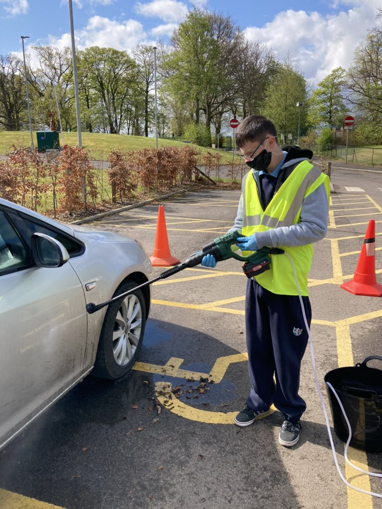 MrsMc22930859's tweet photo. Let the car washing begin. First day of our latest DYW Friday project @Kilpatrickscho1 Great work everyone 👍 #DYWwest #employability #skillsdevelopment #learningforlifeandwork https://t.co/qUeg93EjZq