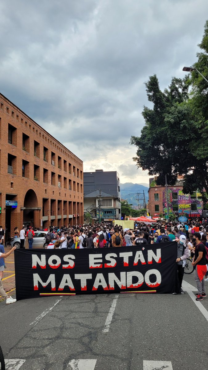 Juanpablinca's tweet photo. Parque del poblado (Medellín) en este momento. #ParoNacional7M #SOSColombiaDDHH https://t.co/7bKAjAbPUm