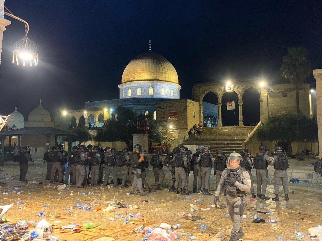 ferit_tunc's tweet photo. Allah’ım, bu mübarek Ramazan ayı hürmetine; Mescidi Aksa savunmasını yapan yaşlı, genç Filistinli kardeşlerimize güç, sabır ver ve uyuyan Ümmeti uyandırmayı nasip eyle! 
#MescidiAksa #Filistin https://t.co/9cWqUAZGHz