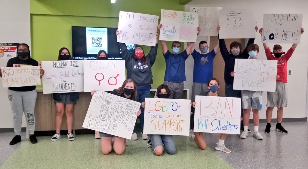 MrsKomp's tweet image. My #OlatheBucketFillerFriday goes out to these aspiring social activists who sent out argumentative letters to stakeholders and decision makers today! 🙌 So proud of their vulnerability and enthusiasm! ❤ @_STMS233 @TCRWP #UnitsofStudy