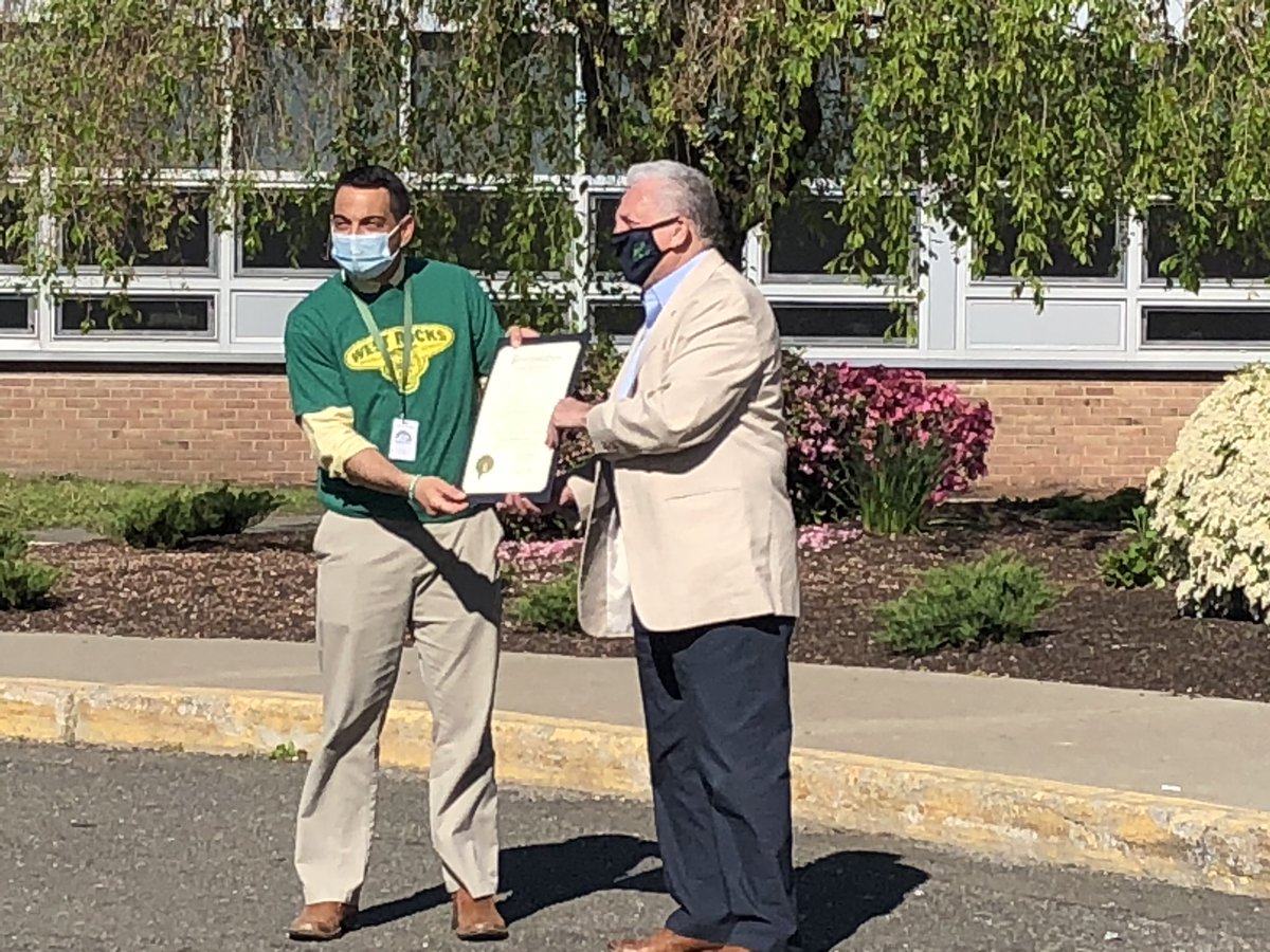 Thank you to Mayor Rilling for coming to West Rocks today and representing the City of Norwalk in appreciation of the great work our teachers and staff have done to close out Teacher Appreciation Week 2021!  <a href="/NorwalkPS/">NorwalkPublicSchools</a> <a href="/Norwalk_CT/">Norwalk, CT</a> <a href="/amaralbeth/">Elizabeth Amaral</a>
