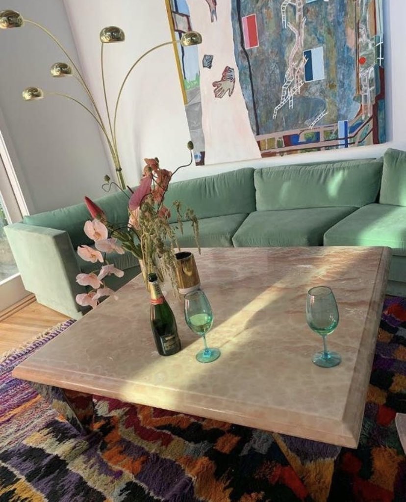 MIUCClAMUSE's tweet photo. still dream of emily ratajkowski’s la living room https://t.co/0GSnhp2yKu