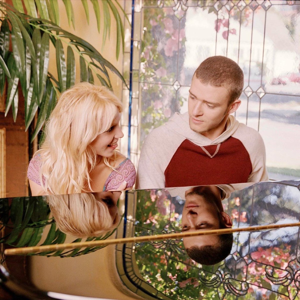 justney4ever__'s tweet photo. Did you know that #Britney learned playing piano in just one weekend from #Justin ? 🥰
#JustinTimberlake #BritneySpears #justney #pinkyandstinky #justinandbritney #britneyandjustin https://t.co/tjalZBhQwq