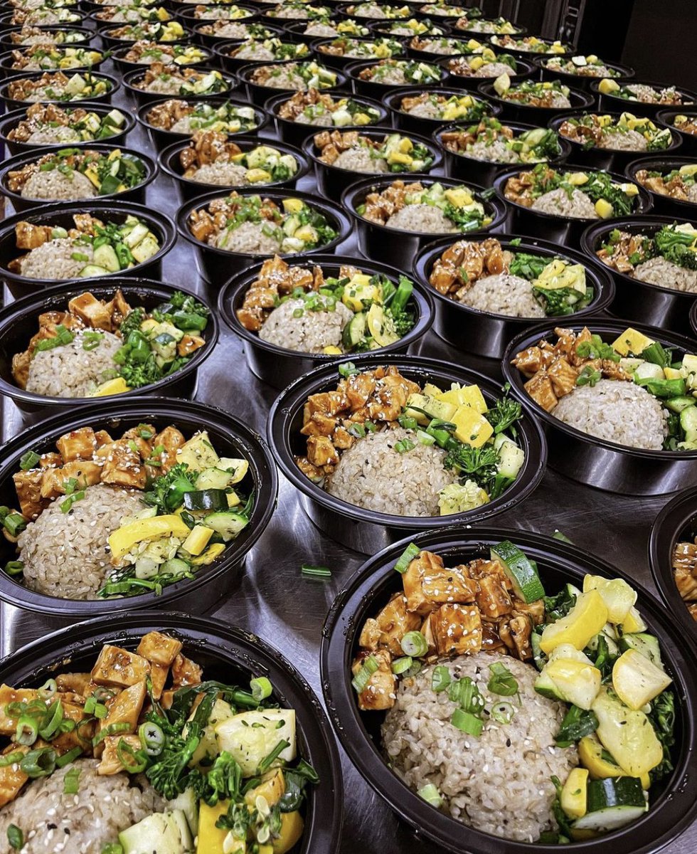 rightmealz's tweet photo. Our top seller! Everyone’s go to Teriyaki Chicken Bowl #meprep https://t.co/eE7Wh7yAuW