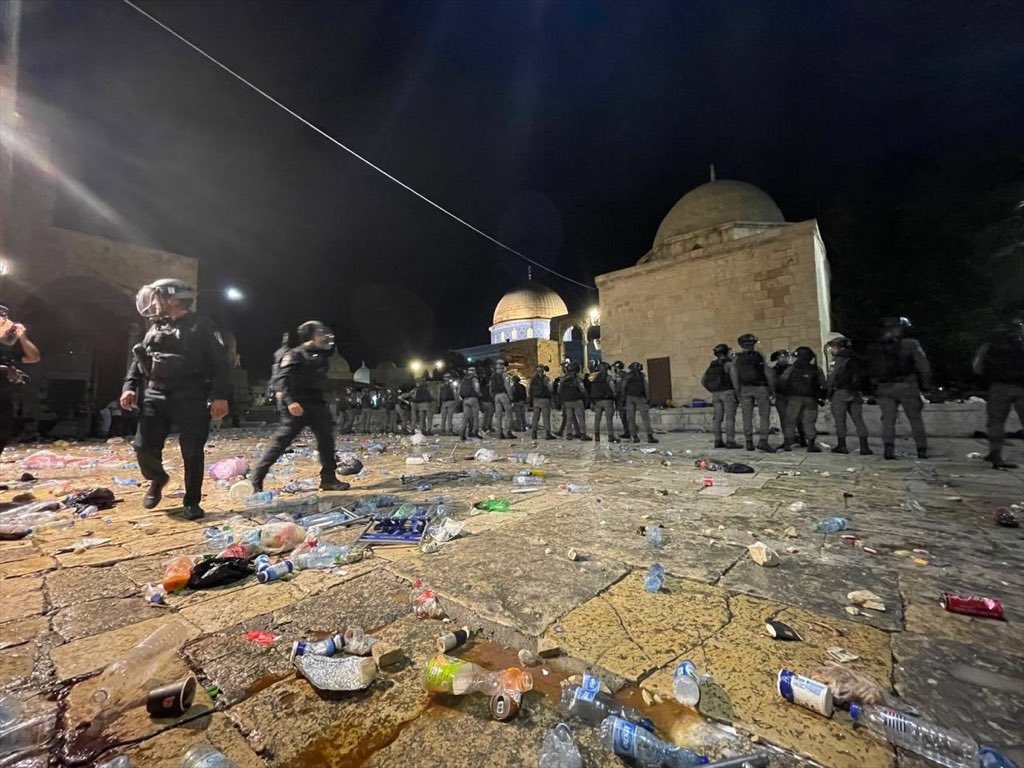 <a href="/ikalin1/">İbrahim Kalın</a> Every Ramadan, I condemn this attack on our shrine by Israel, the terrorist state that has made a habit of shedding innocent blood. Jerusalem belongs to the #Filistin State and muslims. May the curse of Allah be upon those who have committed this atrocity.