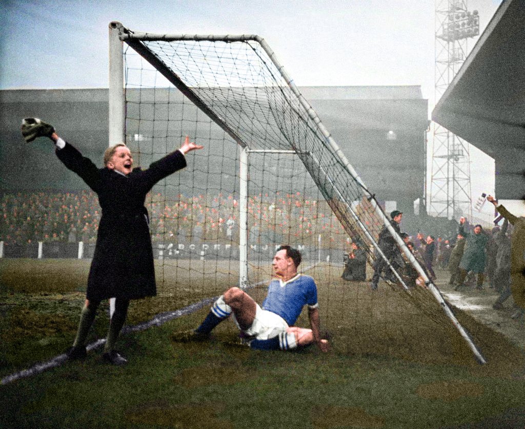 FOTOS HISTORICAS O CHULAS DE FUTBOL - Página 4 E00PD0AWEAIi0js?format=jpg&name=medium