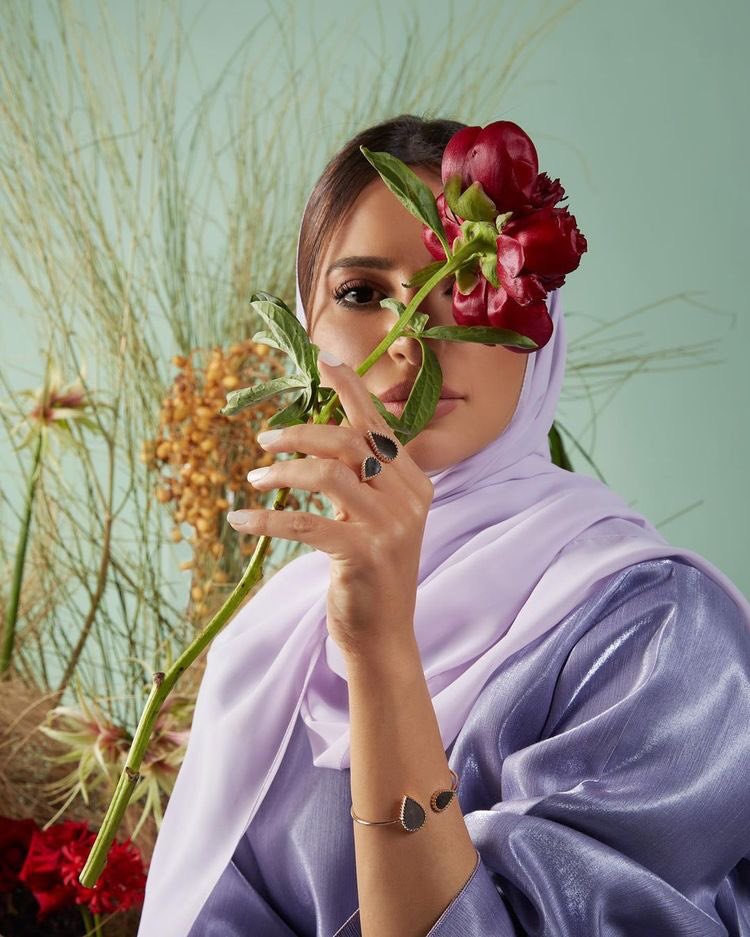 <a href="/Ep5mY/">مستبدة بفكاري</a> يزداد متصفحي تألقا وجمالا بحضورك الرائع...
هنا تساقطت نجوم على صفحتي فراحت تتراقص حروفي فرحاً
بقدومك سيدة الحرف
فلا تحرميني من طلتك البهيه..
تحية جوري وريحان
لك

أنقـى تحـية