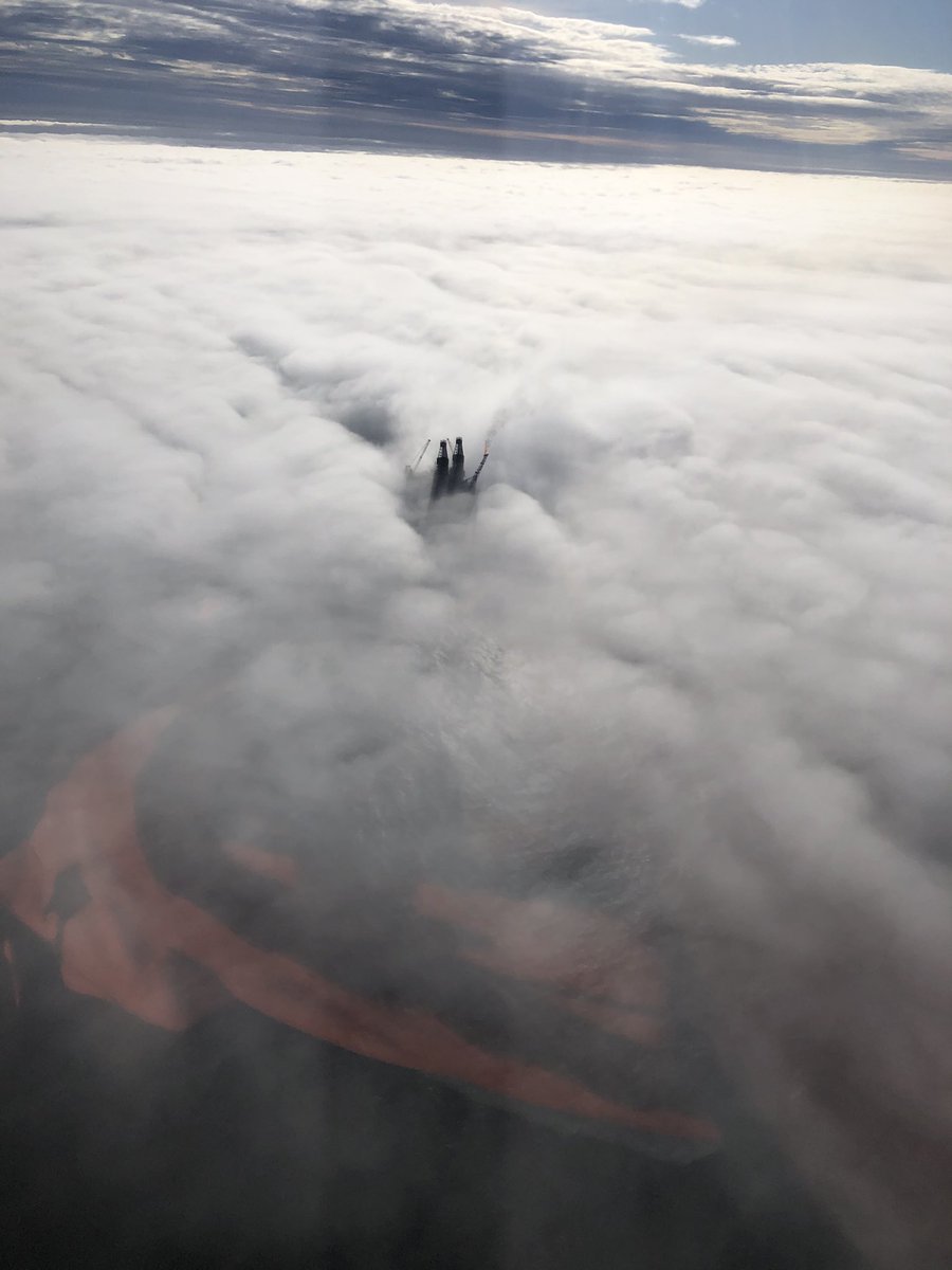 nfldrigworker's tweet photo. Some of the coolest pictures of the platform i have ever seen! Shallow fog at its best. #riglife #nlwx https://t.co/qiIBIbwdVZ