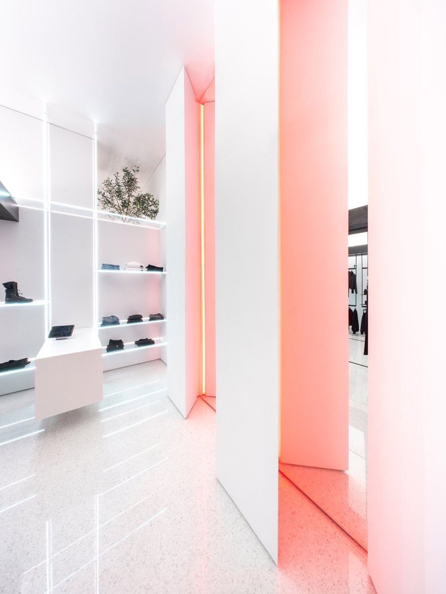 Find stillness wherever you go.
@rtabrand @wynnlasvegas @dbarchitecture
.
.
.

#Modaainc #Modaaconstruction #luxury #retail