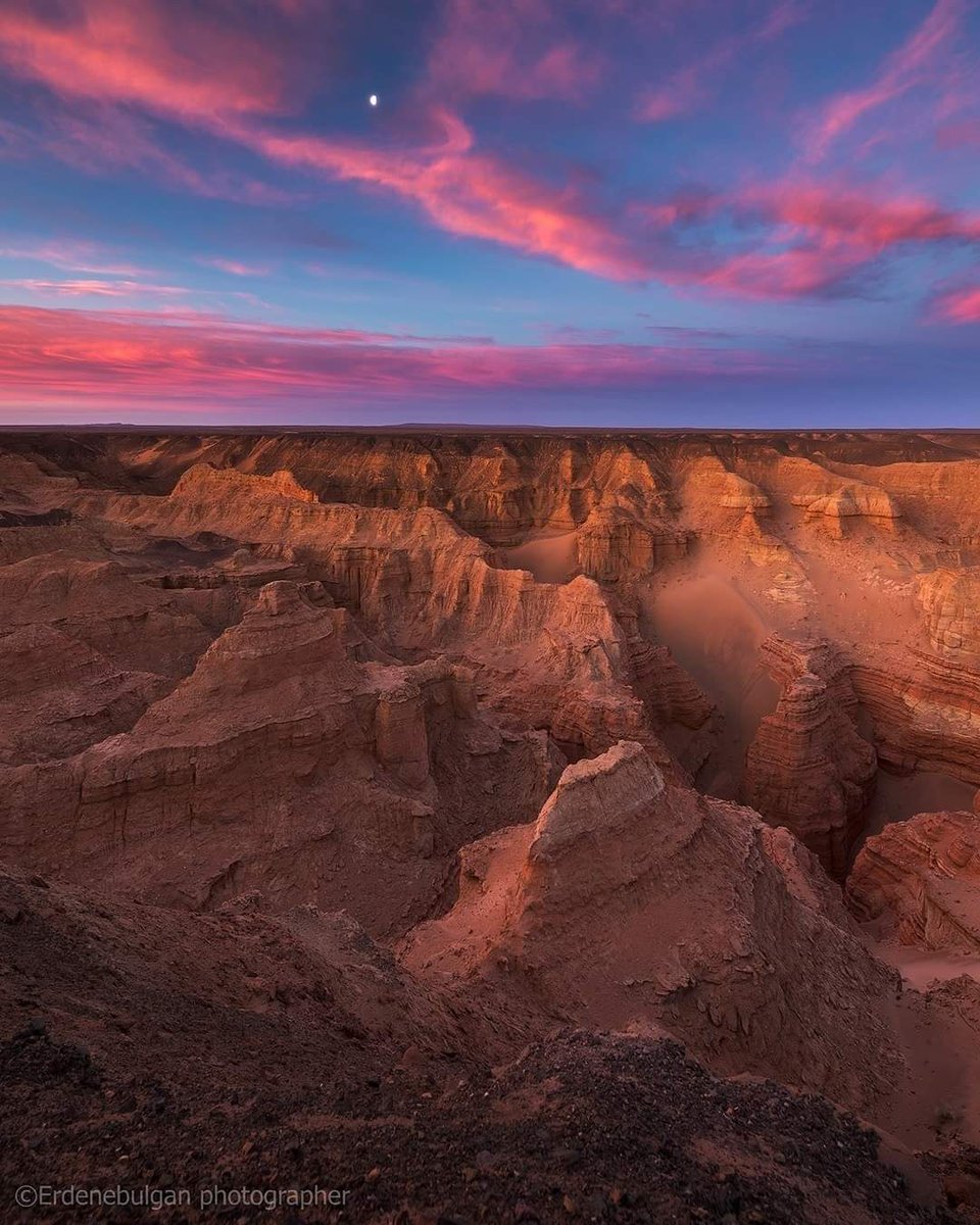 Хэрмэн цавд үүр цайжээ