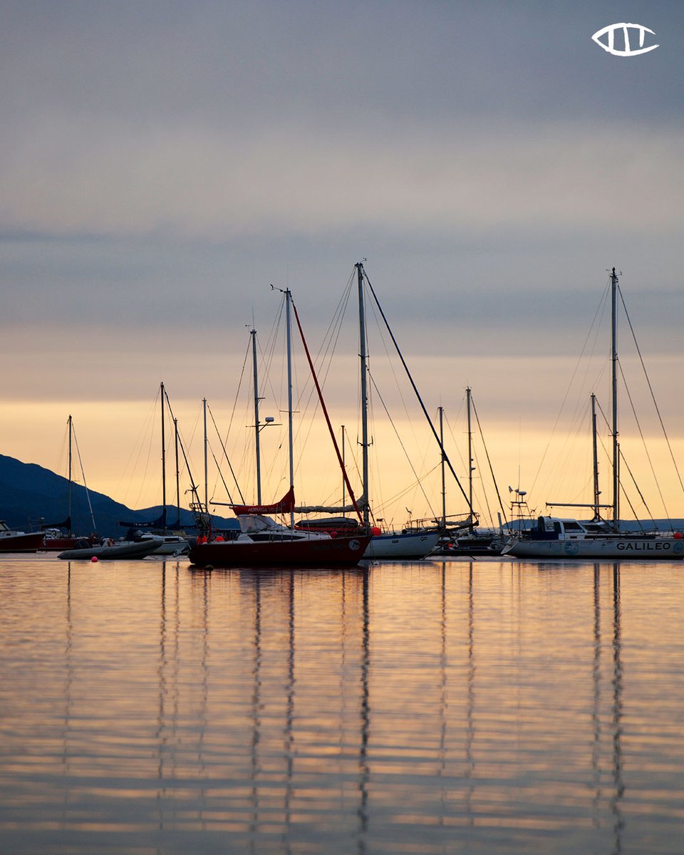 visitaushuaia's tweet photo. En la tranquilidad de las costas descansan las embarcaciones. 
¿Por dónde les gustaría navegar?⛵️
--
In the tranquility of the shores rest the boats. 
Where would you like to sail?⛵️
-
📷 @lherrainz 

#VisitUshuaia #MásAlláDeTuImaginación #Ushuaia #TierraDelFuego #Argentina https://t.co/oZC0uRya9x