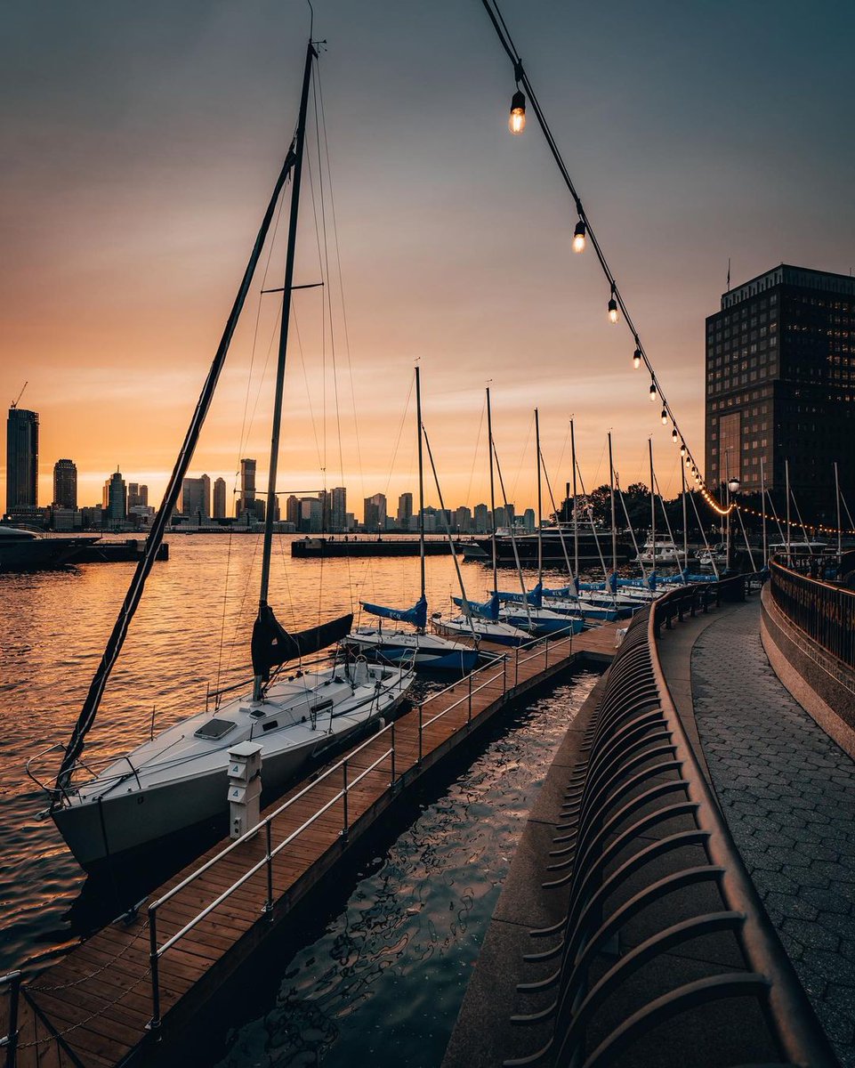 BFPLny's tweet photo. Dedicated to getting as many New Yorkers on the Hudson as possible, @thenorthcove #atBFPL offers a variety of adult, kid, family and corporate experiences, excursions and lessons! ⛵
Learn more: https://t.co/DfYUjtHL26 📸@maxloew https://t.co/GU7WRqiLGT