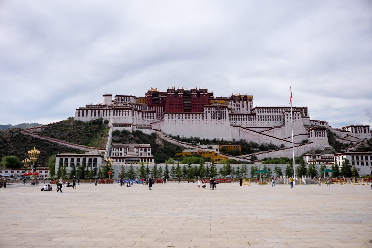 builtcareers's tweet image. #AmazingWorldArchitecture
#PotalaPalace
#Lhasa, #Tibet

Photo by: unsplash.com/@CItext

#AmazingArchitecture #amazing #Architecture #Design #CityofLhasa #TibetanBuddhism #SongtsenGampo #Photography #picoftheday #pictureoftheday #Travel #BucketList #builtcareers