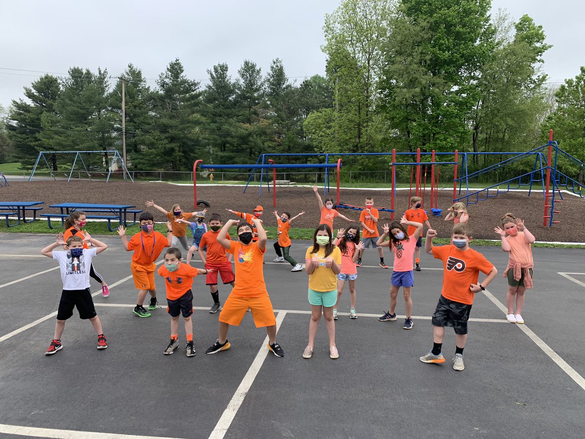 MsSesherWTE's tweet photo. Room 46 was bursting with Wildcat spirit this week! #teamWTE https://t.co/bNo1aLkSxk