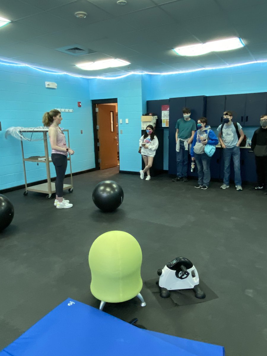 TiggerLovesMath's tweet photo. Many thanks to Isabella Powell -Miss University of Alabama -for helping us set up a sensory room for New Century and Lee students #gimmeabreak https://t.co/GY7W0GKgXy