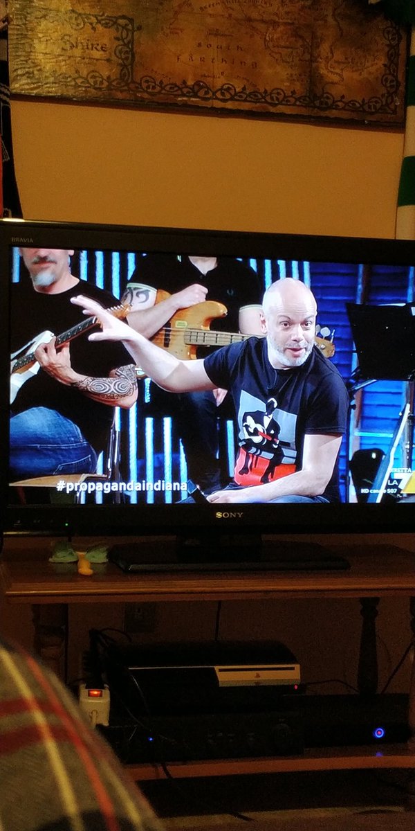 leobricuccoli's tweet photo. È passata la mezzanotte e invecchio di un anno. Regalatemi un augurio in #vardipuntata #propagandalive @welikeduel 
Saluti dalle Marche. https://t.co/WVa4iG1RiX
