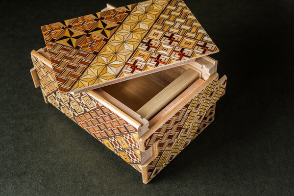 kaze_iv's tweet photo. 🐇
Web Japan🇯🇵@Web_Japan
日本の伝統工芸品である「寄木細工(#parquet)」。複雑な幾何学模様が木の自然な色を最大限に引き立て、日本人のみならず海外からの観光客をも魅了しています。
https://t.co/cIWSP4WEPu
#WebJapan #MofaJapan #TrendsInJapan https://t.co/VQSSY6244A
