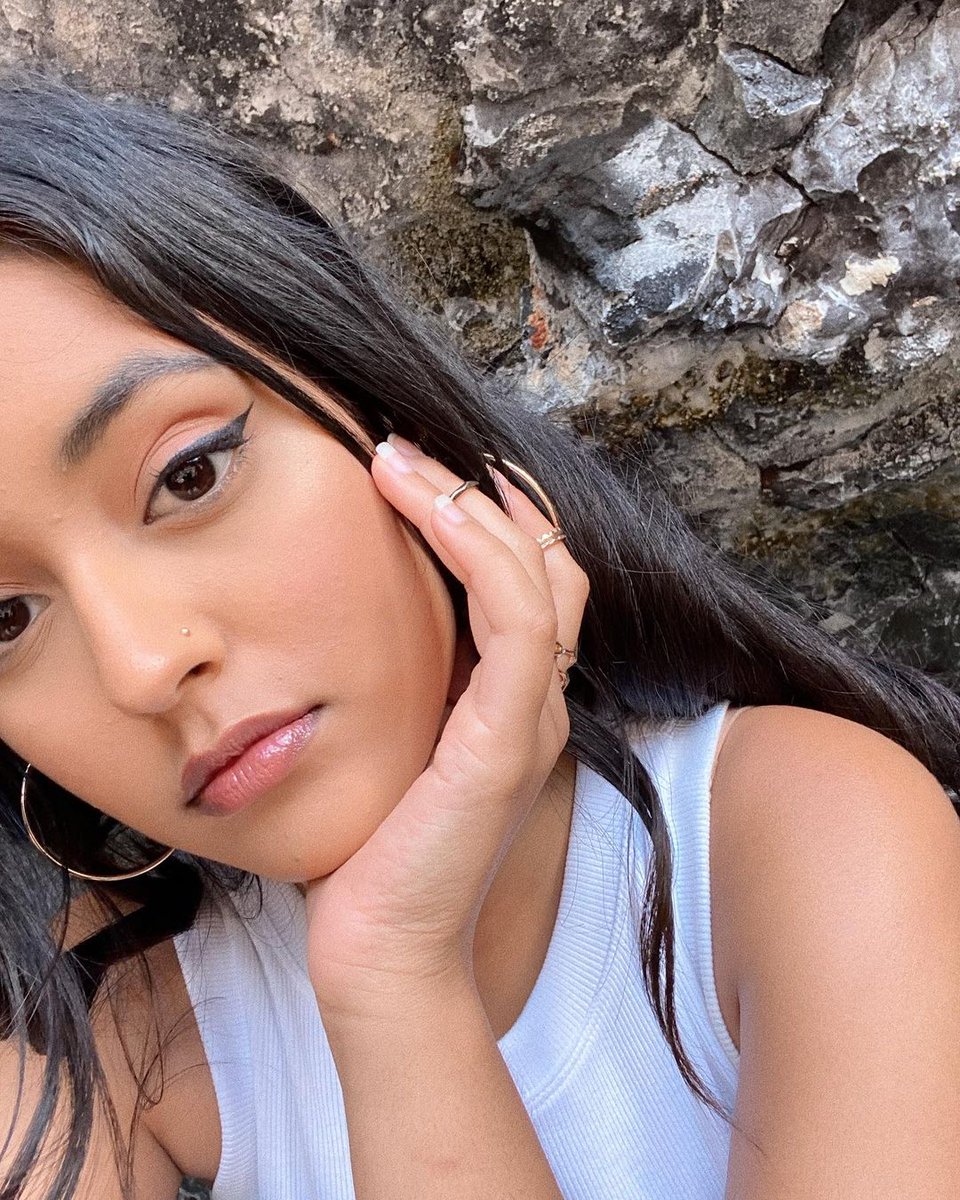 Shivanipcom's tweet photo. 🇧🇷Boa tarde Shivanners. Estão prontos para o final de semana?Um ótimo final de semana para vocês. E nos diga, qual seu music video favorito do Now United?
#shivani #shivanipaliwall #nowunited https://t.co/HI1GYcpDBc