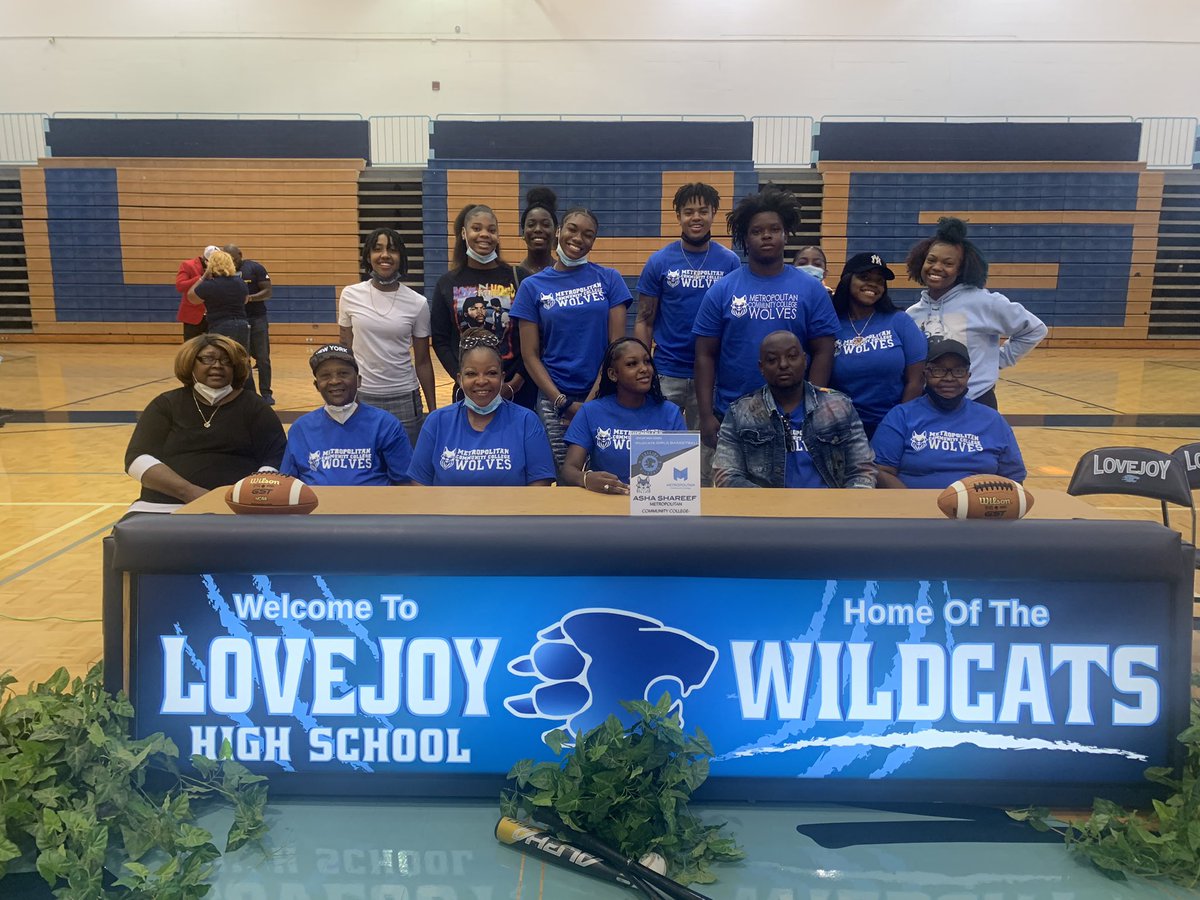 Congratulations to our seniors <a href="/_mariahspain/">MariahSpain 🏀</a> signing with <a href="/AlbanyTechWBB/">AlbanyTechWBB</a> and @baller_a23 signing with <a href="/MCCKC_Athletics/">MCCKC Athletics</a> #2021Seniors