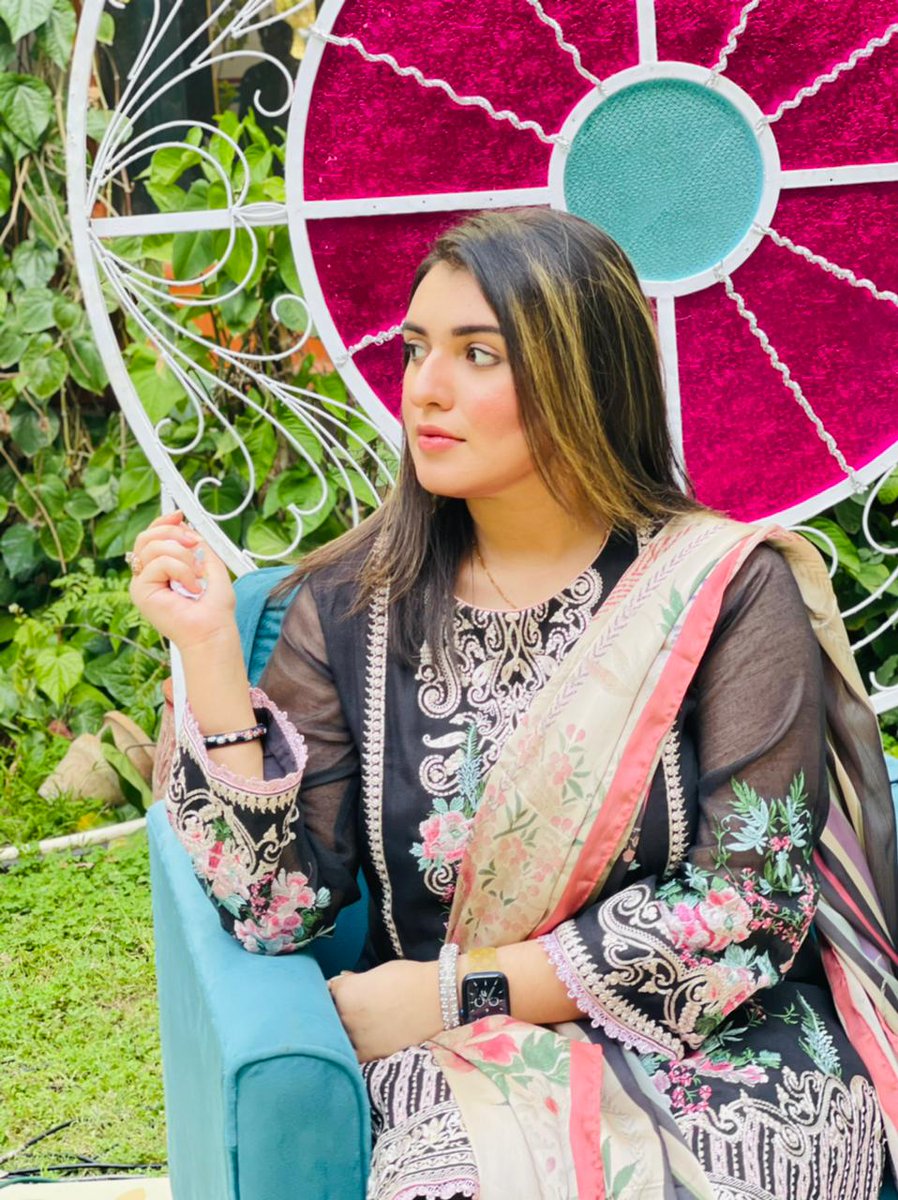 AqsaLeelaJamali's tweet photo. Watch me on PTV National on the 2nd day of #Eid. #NewProfilePic+3 ✨ https://t.co/MxeWaKluK6
