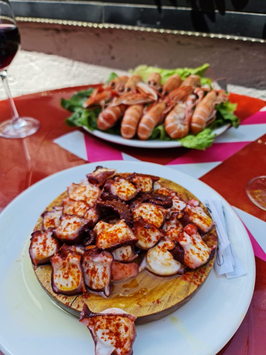 milcastros's tweet photo. Un pique de pulpo xa alegra o dia...
@SESEIXA @GaliciaMaxica @GastronomadeGa2 @paseargalicia https://t.co/wCnrGHuazH