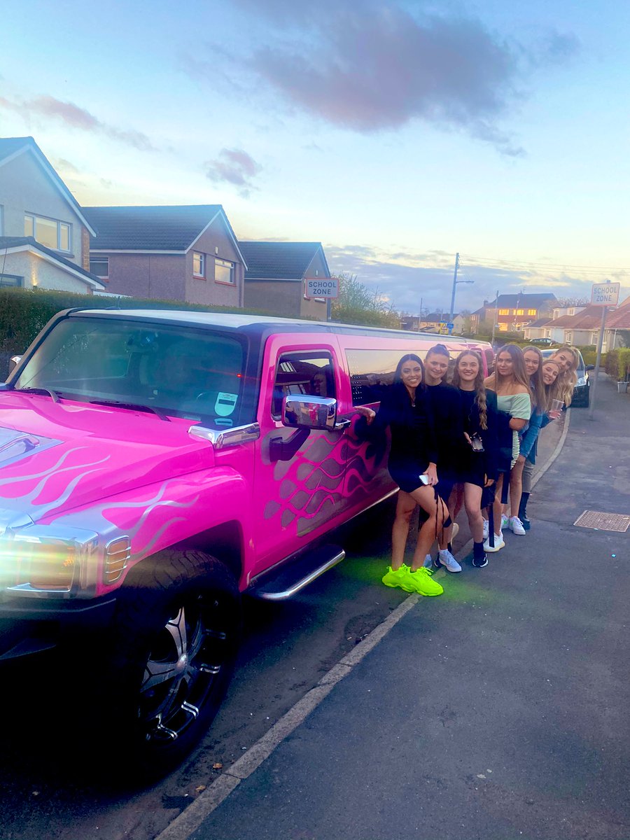 samina_monaghan's tweet photo. Wow 🤩 what a great day celebrating Indi’s 18th Birthday 🎉🎂🎁🎀🎈💕🍾🥂🍾🎉🌈😜💫

#HappyBirthday #family #friends #cake #balloons #gardenparty #limousine #Girliefun #specialtimes #celebrations #glasgow 🥰🎀🎉❤️🎉🎀🥰💫 https://t.co/xt3kTakWt0