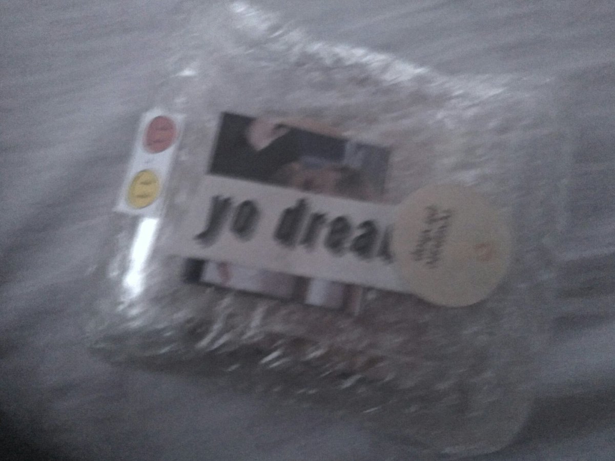 Purp_luna's tweet photo. Just got home and my insomnia is attacking me again ahhahaha anw thank you so much po @ResonatePh sorry mi kung madilim na like kanina lang ako nag unbox HAHAHA sa second pic din natagalan ako kasi hinahanap ko eong tape Hahahahha. Then ean nabuksan ko na hahaha Thank you po https://t.co/ZK1sosVEqu